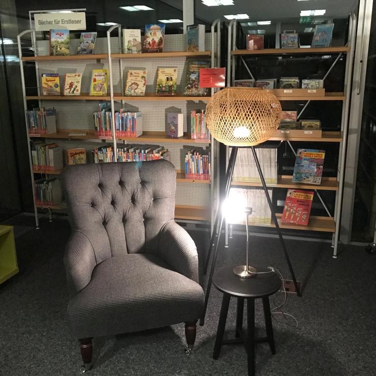 Nachts in der Bücherei.JPG