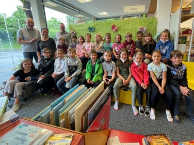Viktorsberger Volkschüler/innen mit Begeisterung in unserer Bücherei